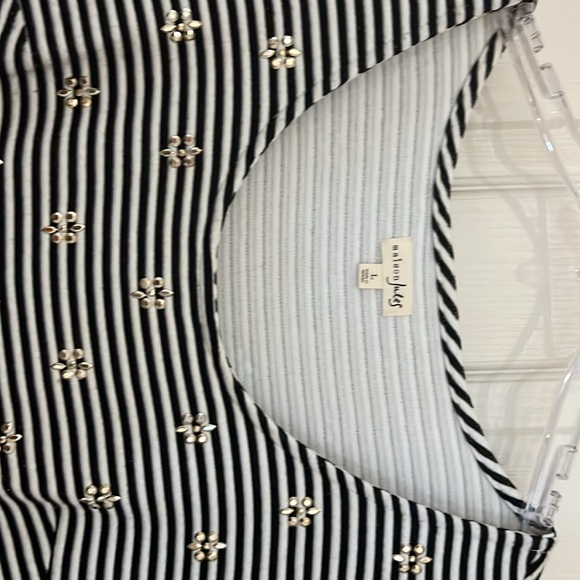 Maison  Jules Black and white darling dress. Not quite mini but to your knees. - Picture 2 of 5